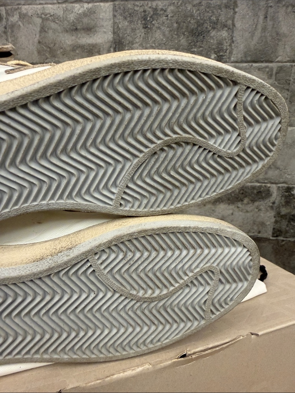 Golden Goose Mens Sky Star High-Top Sneakers in White, Gray & Cream - Picture 13 of 16
